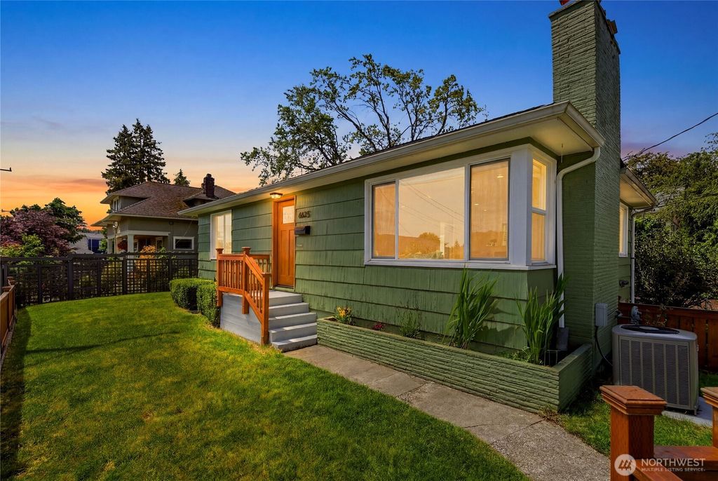 6825 Linden Avenue N, Seattle, WA 98103
