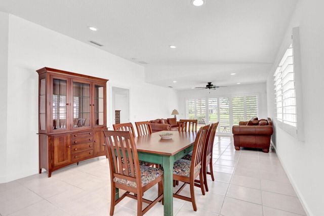 5181 Magnolia Bay Circle, Palm Beach Gardens, FL 33418