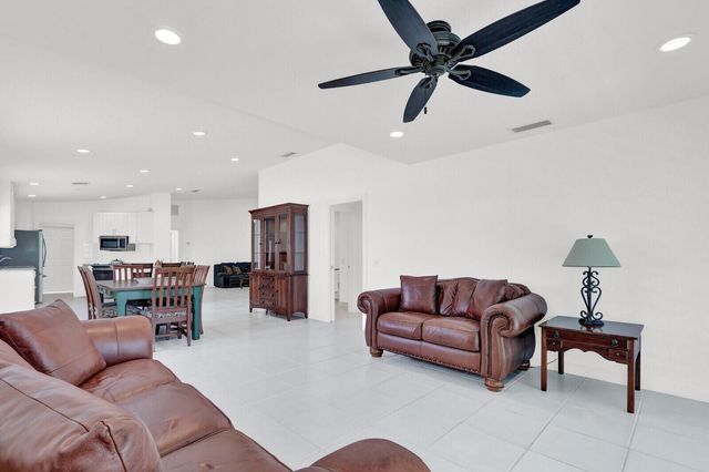 5181 Magnolia Bay Circle, Palm Beach Gardens, FL 33418