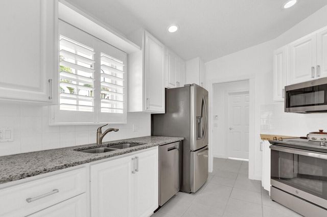 5181 Magnolia Bay Circle, Palm Beach Gardens, FL 33418