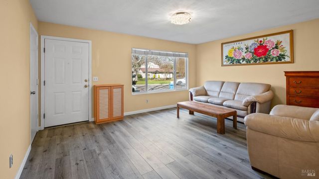 5036 Algiers Ave, Santa Rosa, CA 95409