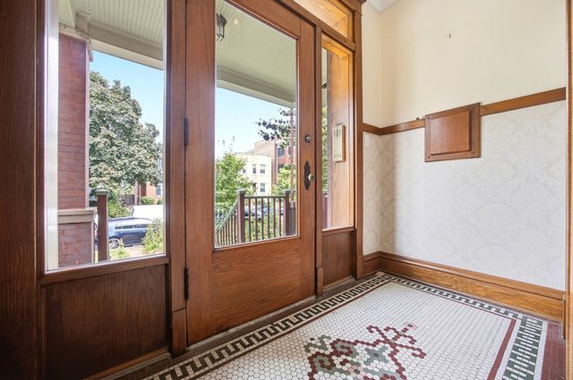 1639 W RASCHER Avenue, Chicago, IL 60640