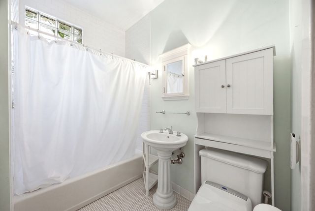 1639 W RASCHER Avenue, Chicago, IL 60640