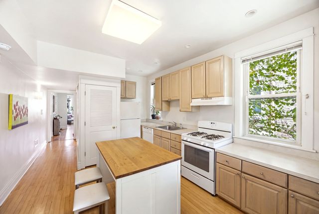 1639 W RASCHER Avenue, Chicago, IL 60640