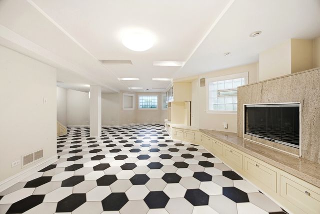 1639 W RASCHER Avenue, Chicago, IL 60640