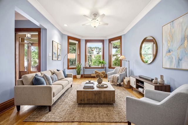 1639 W RASCHER Avenue, Chicago, IL 60640