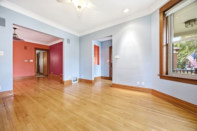 1639 W RASCHER Avenue, Chicago, IL 60640