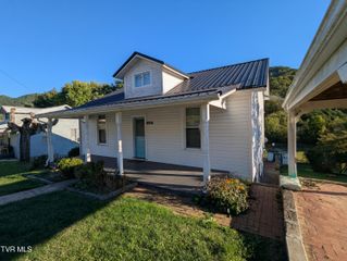 1029 West West Jackson Street, Gate City, VA 24251