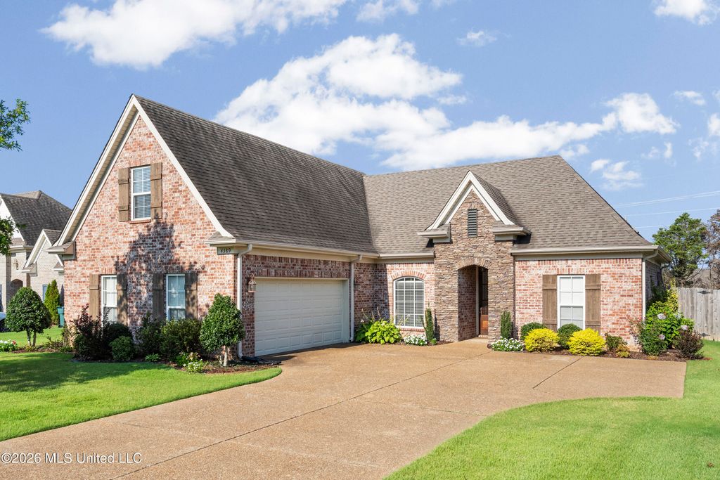 4389 W Vineyard Drive, Southaven, MS 38672 — exterior