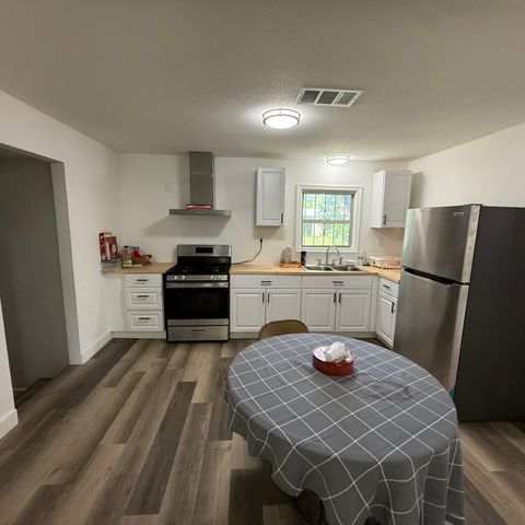 1306 Liveoak Avenue, Corsicana, TX 75110