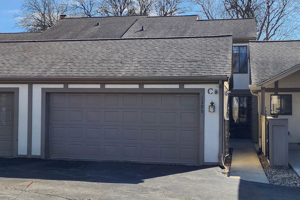 1305 Kingsridge Court C, Normal, IL 61761