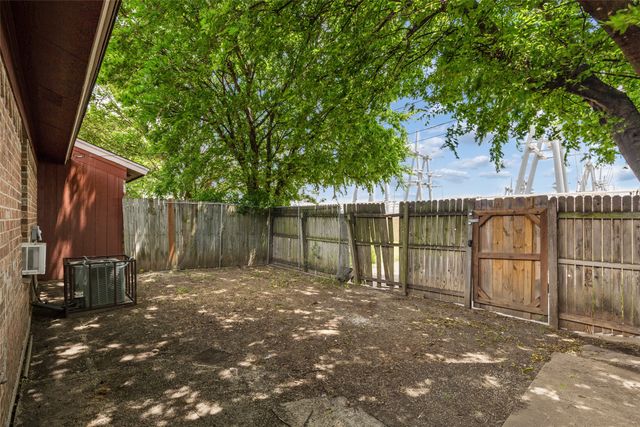 7525 & 7527 Tiffany Meadows Lane, Fort Worth, TX 76140