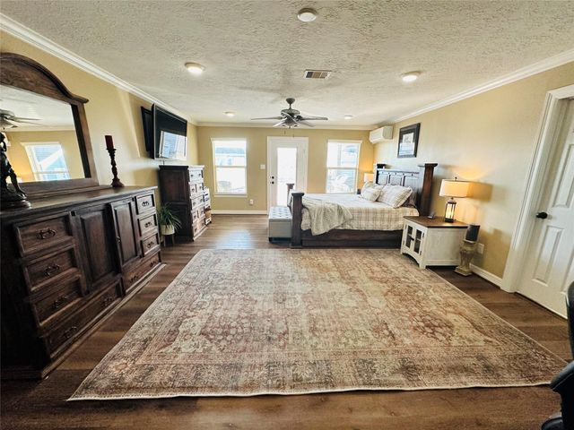 1840 Caroline Street, Dickinson, TX 77539