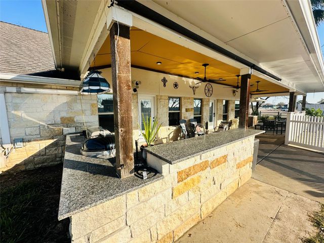 1840 Caroline Street, Dickinson, TX 77539