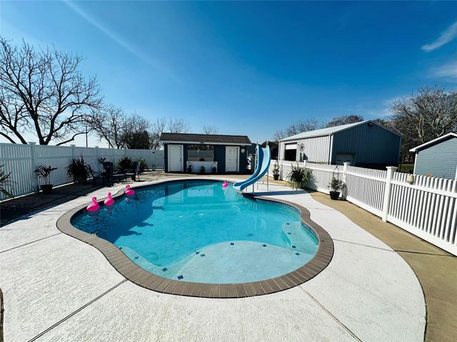 1840 Caroline Street, Dickinson, TX 77539