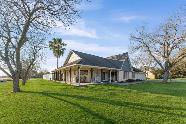 1840 Caroline Street, Dickinson, TX 77539