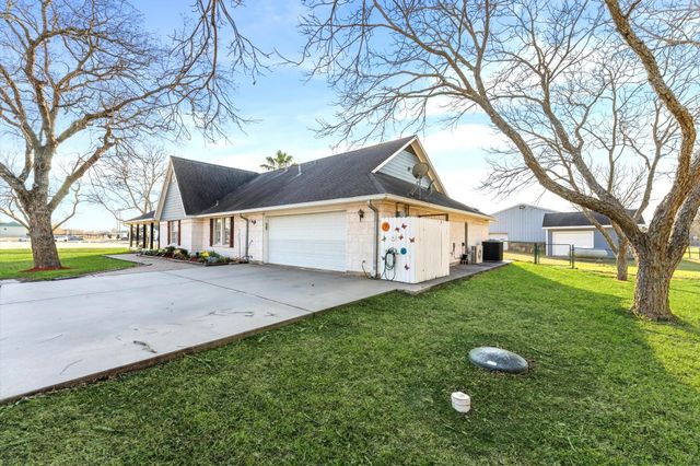 1840 Caroline Street, Dickinson, TX 77539