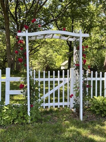 2304 Maple Avenue, Leavenworth, KS 66048