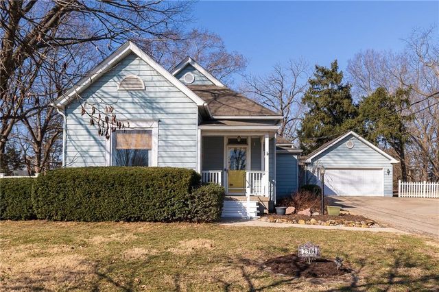 2304 Maple Avenue, Leavenworth, KS 66048