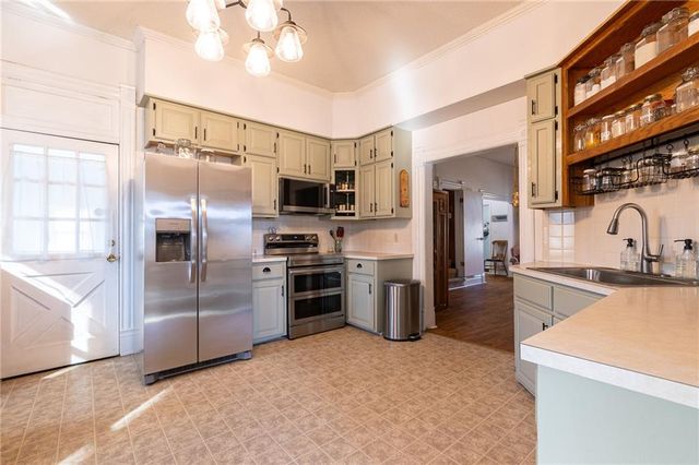 2304 Maple Avenue, Leavenworth, KS 66048