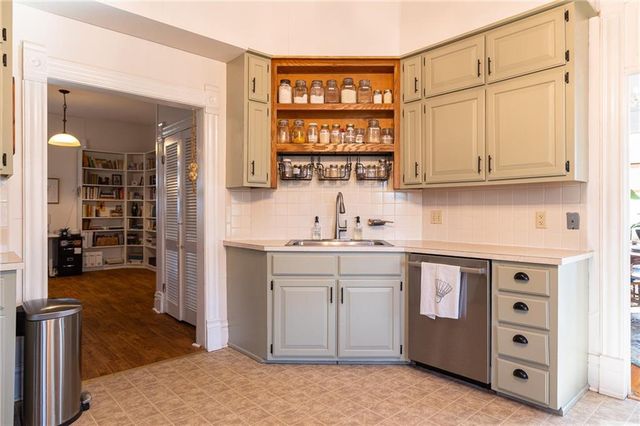 2304 Maple Avenue, Leavenworth, KS 66048