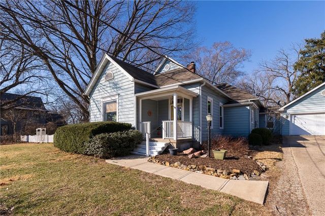 2304 Maple Avenue, Leavenworth, KS 66048