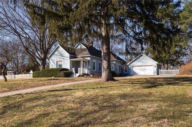 2304 Maple Avenue, Leavenworth, KS 66048
