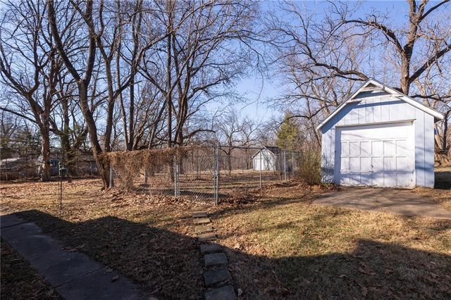 2304 Maple Avenue, Leavenworth, KS 66048