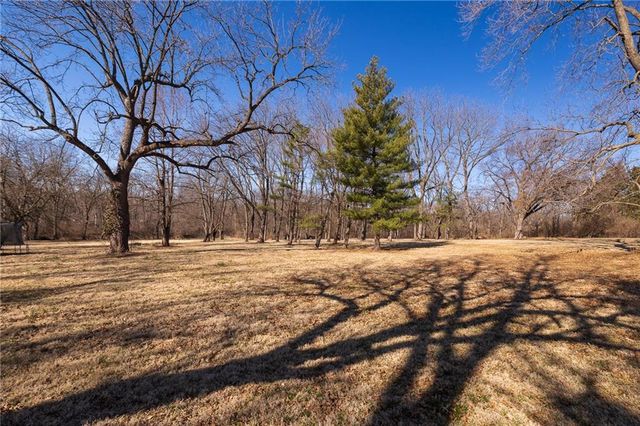 2304 Maple Avenue, Leavenworth, KS 66048