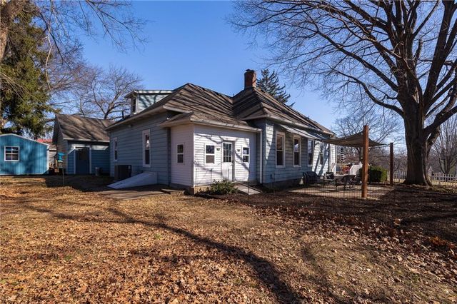 2304 Maple Avenue, Leavenworth, KS 66048