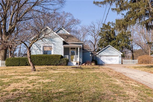 2304 Maple Avenue, Leavenworth, KS 66048