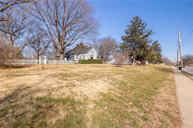 2304 Maple Avenue, Leavenworth, KS 66048