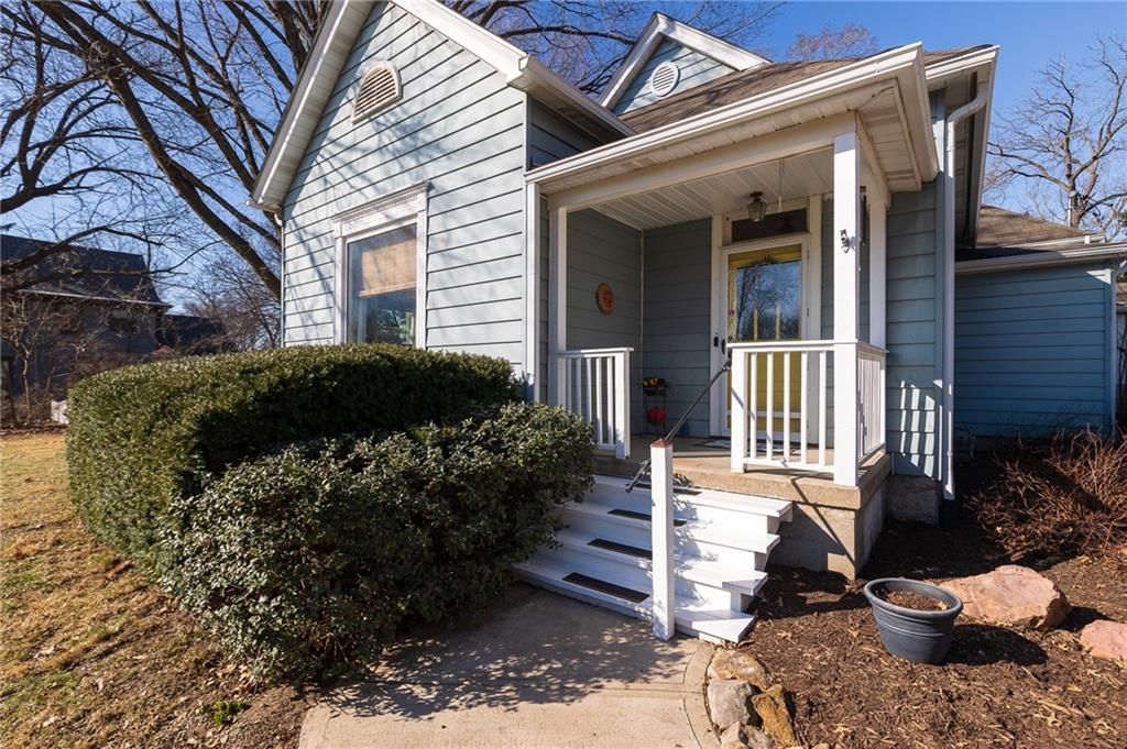 2304 Maple Avenue, Leavenworth, KS 66048