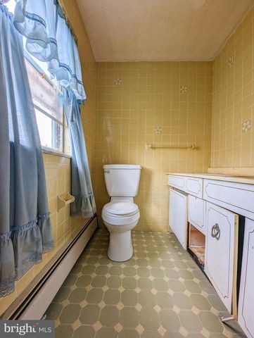632 CAROLINE DR, Norristown, PA 19401