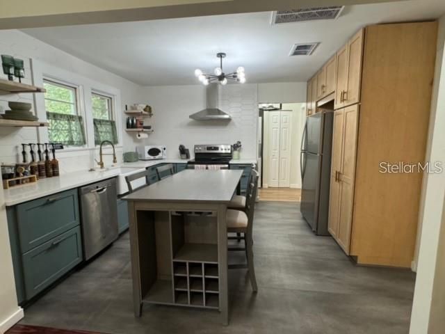 1410 W HUMPHREY STREET, Tampa, FL 33604