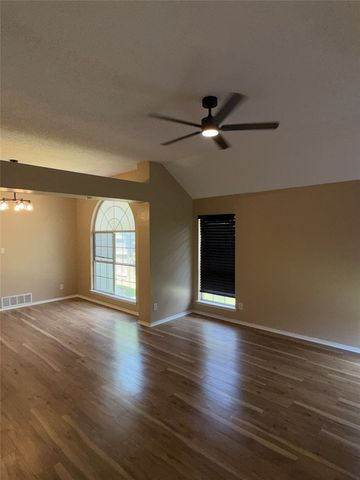 961 Grasswood Court, Arlington, TX 76017