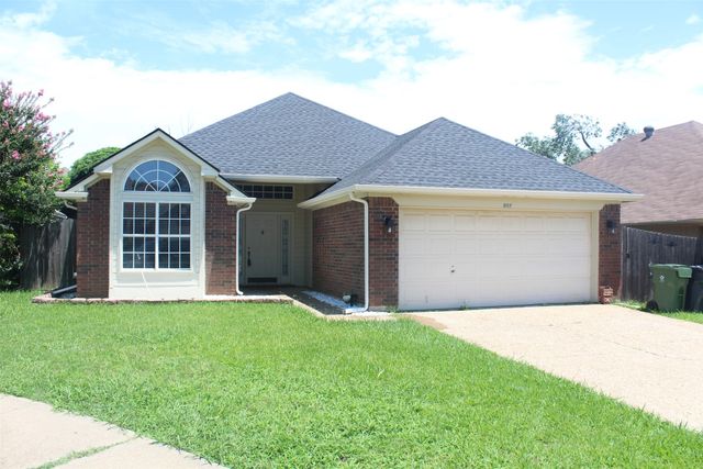 961 Grasswood Court, Arlington, TX 76017