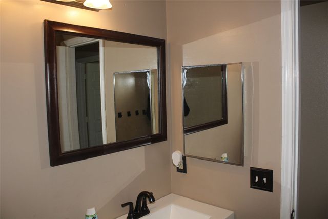 961 Grasswood Court, Arlington, TX 76017