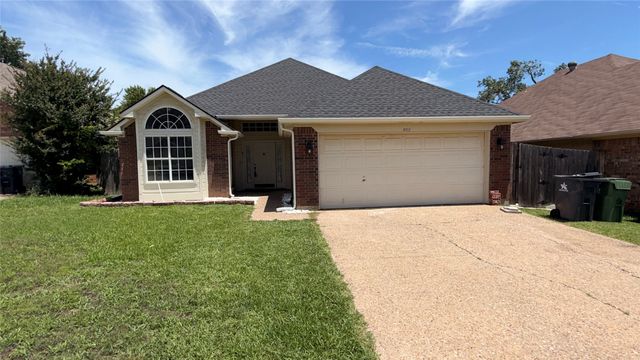 961 Grasswood Court, Arlington, TX 76017