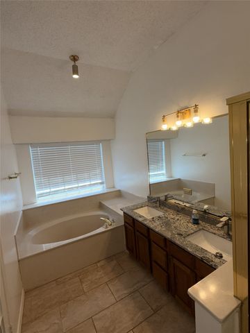 961 Grasswood Court, Arlington, TX 76017