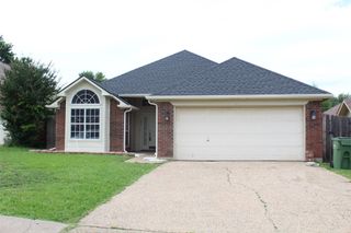 961 Grasswood Court, Arlington, TX 76017