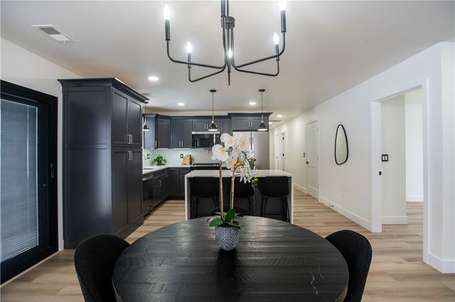 1820 W 11th St, Patterson Twp, PA 15010