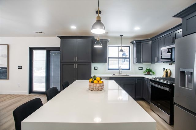 1820 W 11th St, Patterson Twp, PA 15010