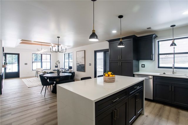 1820 W 11th St, Patterson Twp, PA 15010