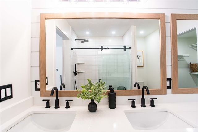 1820 W 11th St, Patterson Twp, PA 15010