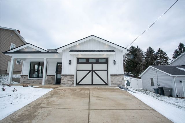 1820 W 11th St, Patterson Twp, PA 15010