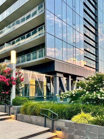 131-03 40th Road 16D, Flushing, NY 11354