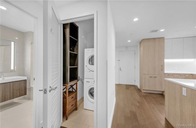 131-03 40th Road 16D, Flushing, NY 11354