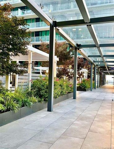 131-03 40th Road 16D, Flushing, NY 11354