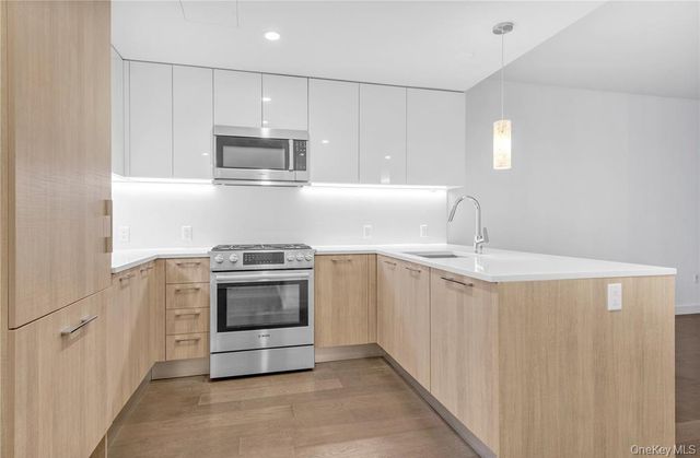 131-03 40th Road 16D, Flushing, NY 11354